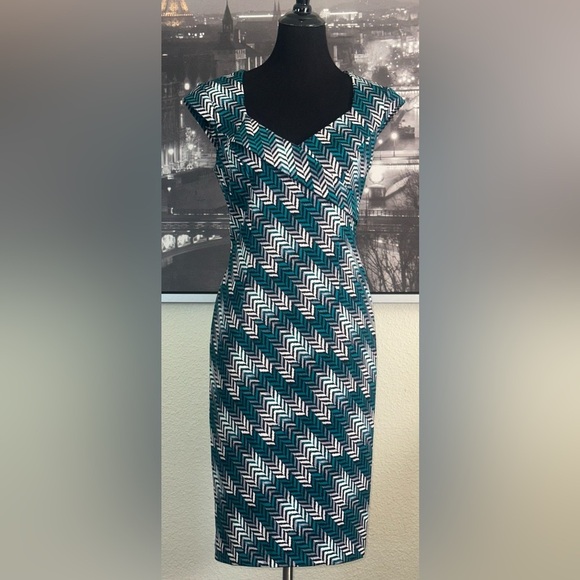 WHITE HOUSE BLACK MARKET NWOT Turquoise Chevron Print Cap Sleeve Dress Size 6 - Picture 2 of 7